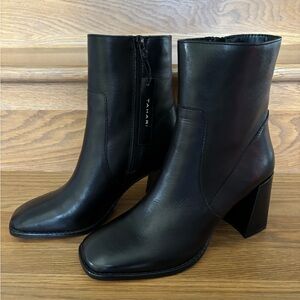 NWT Tahari Black Heeled Boots with Chunky Block Heel